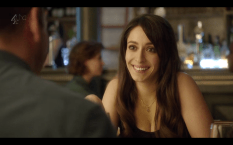 Mia (Oona Chaplin), collectionneuse de Dates