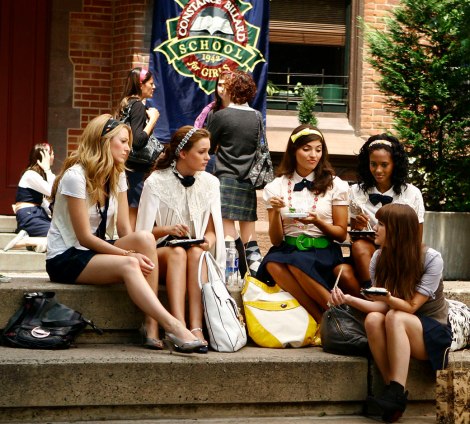 gossip-girl-blair-serena-constance-school-steps-940ls090810