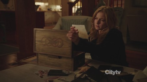 Emily nous met en boîte.