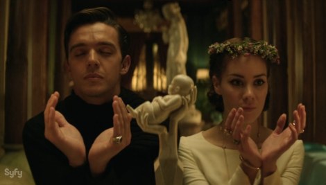 Une religion encore mystérieuse pour nous autres profanes (oui, c'est bien cette dinde de Game of Thrones)