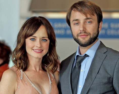 Alexis Bledel engaged to 'Mad Men' fiancé Vincent Kartheiser [dvdbash]