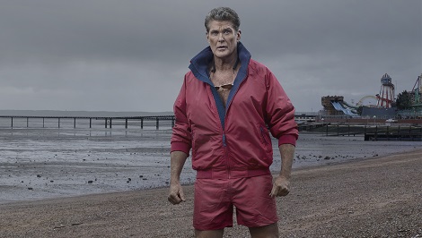 Hasselhoff seul face à la tempête. Au moins il ne craint pas le ridicule.